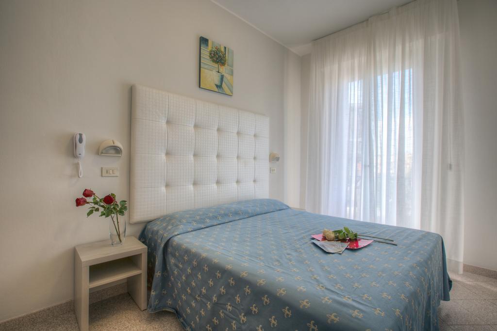 Hotel Olympia Gabicce Mare Quarto foto